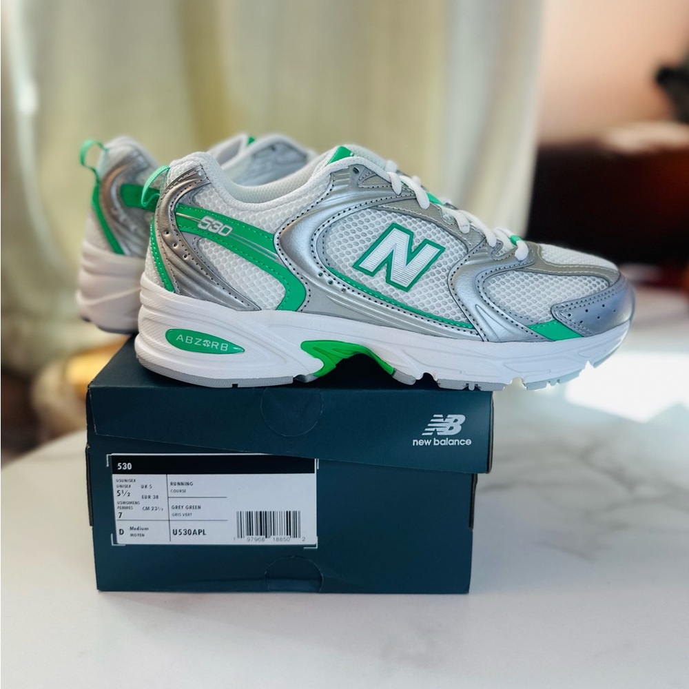NWT Retro New Balance 530 Sneaker 
Size 7 W/5.5 M Silver White Neon Grandpa Shoe
